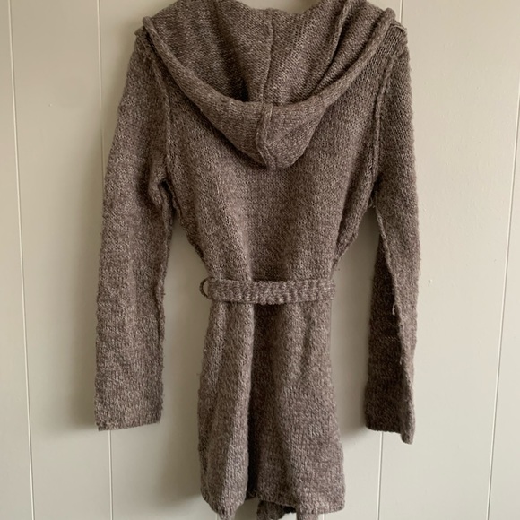 Vertical design cardigan made from acrylic, wool, and alpaca. - Picture 5 of 5